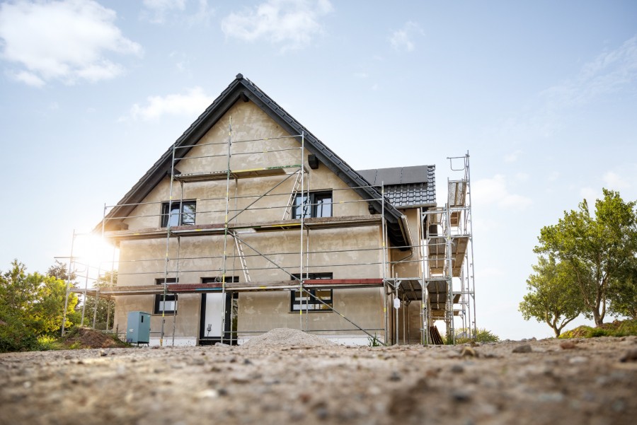 Comment choisir un professionnel pour la rénovation d'une maison en pierre ?