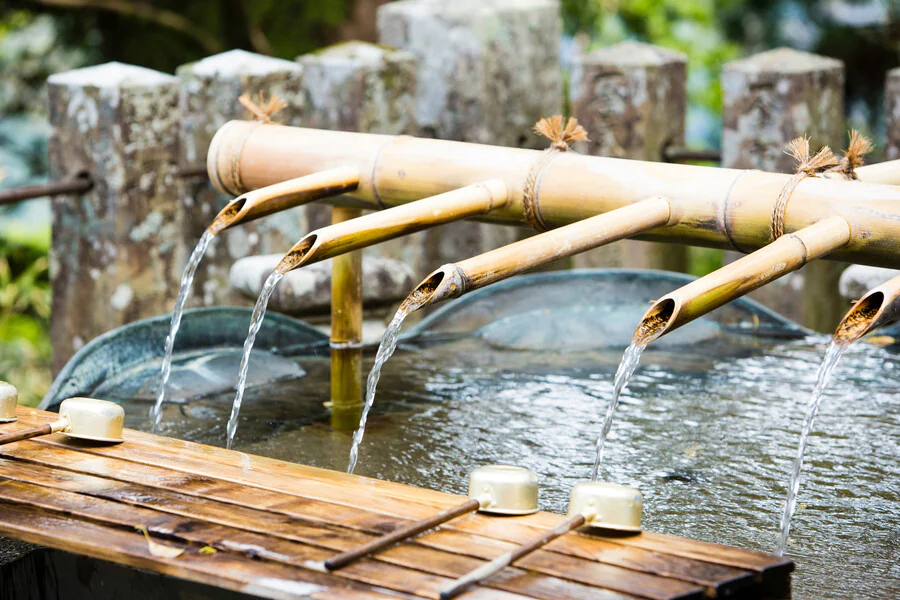 Comment fabriquer une fontaine de jardin sans pompe ?