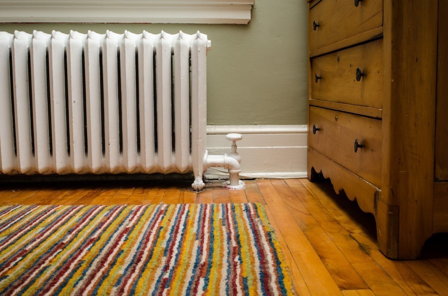 Quelles sont les normes de sécurité à respecter pour un radiateur sous fenêtre ?